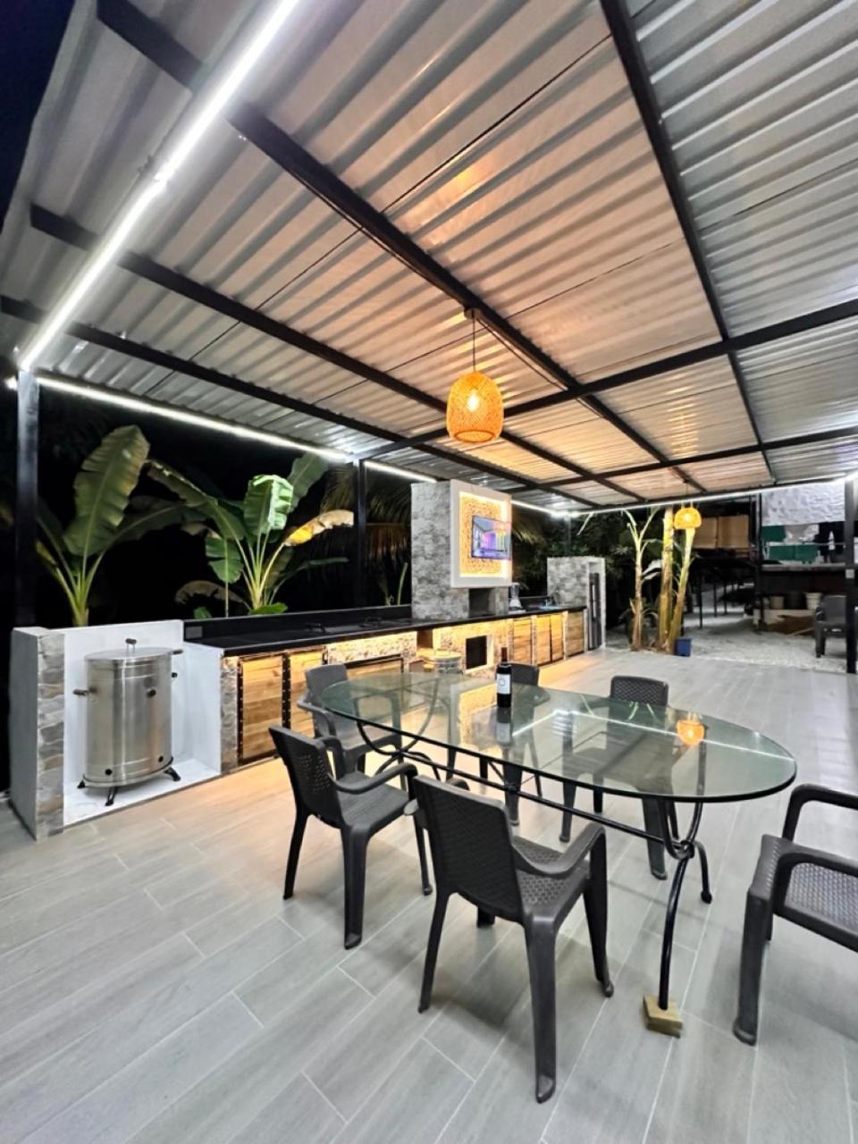 Cabanas San Jose Doradal Rum bild
