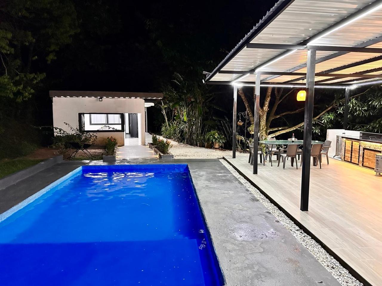 Cabanas San Jose Doradal Rum bild
